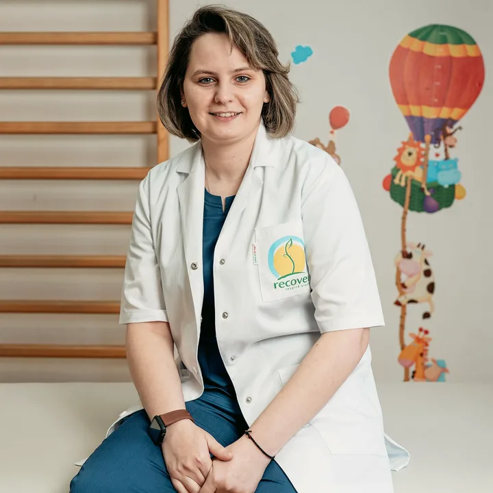 Dr. Alexandra Faleschini
